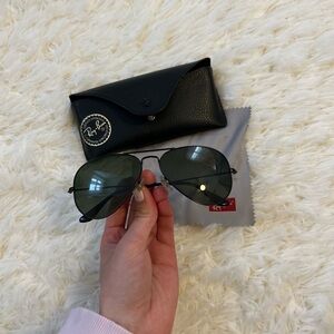 Black aviators polarized by Ray bans